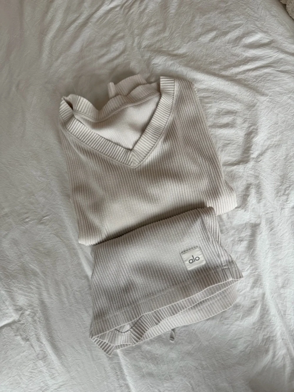 ALO Ribbed Muse V-Neck Ivory Pullover - Picture 4 of 4